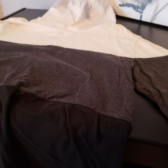 T-Shirt - Picture 3 of 5